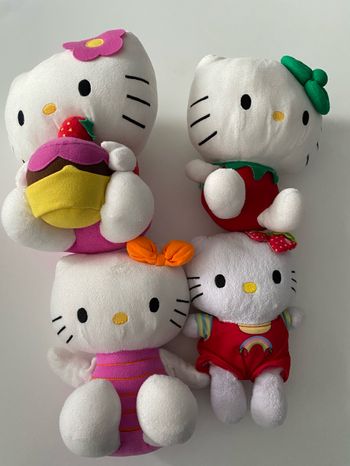 Lot peluches Hello Kitty