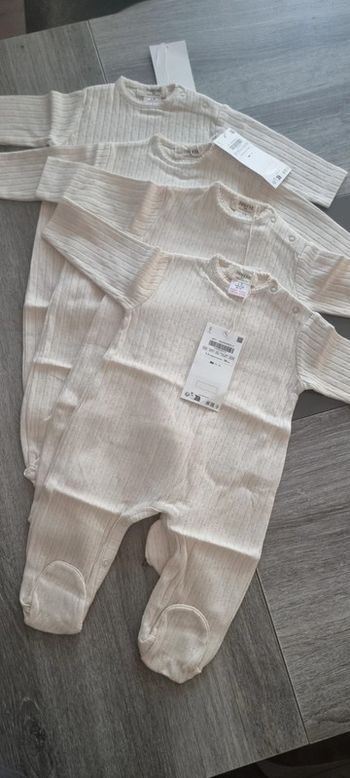 Lot de 4 Pyjamas/Grenouillères Bébé Côtelée