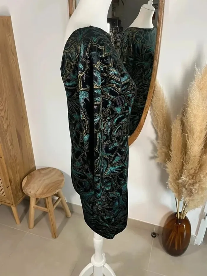 Robe moulante noire et brillante - photo numéro 3