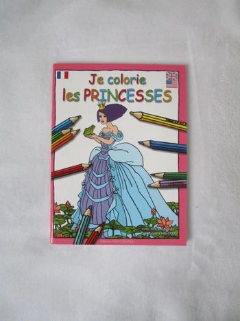 Je colorie les princesses NEUF