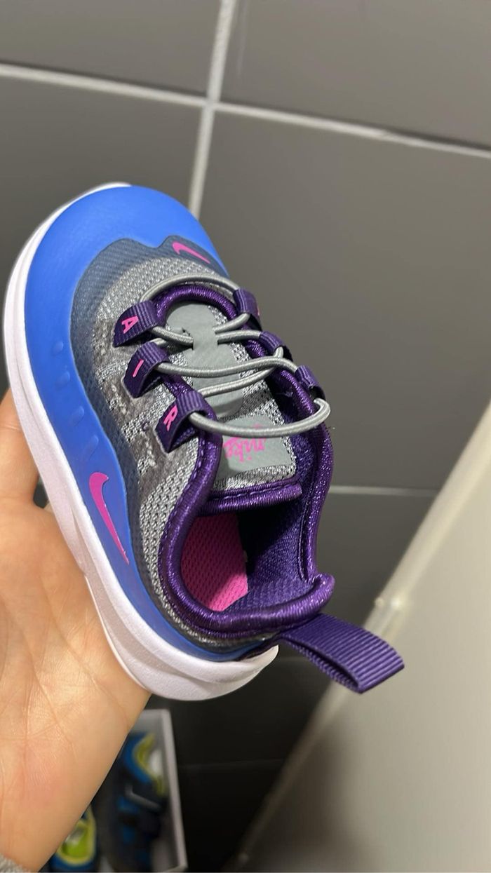 Basket Nike taille 22 neuve - photo numéro 2