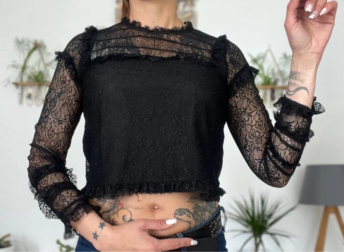 Haut noir court manches longues dentelle taille M - Zara - photo numéro 2