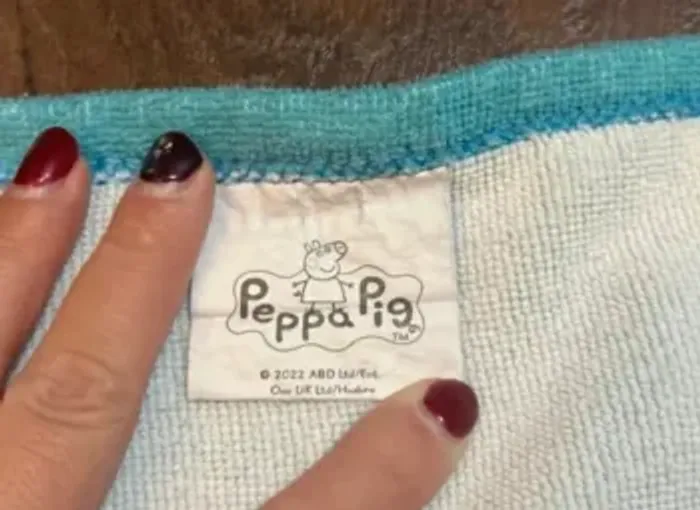 Poncho de bain / mer/ piscine à capuche Peppa Pig. - photo numéro 9