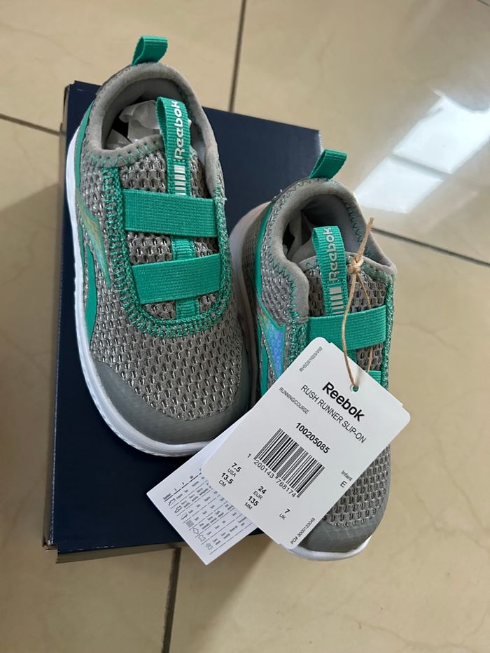 Baskets enfants marque reebok taille 24 - photo numéro 2