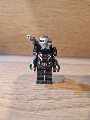 Figurine type lego War machine Marvel