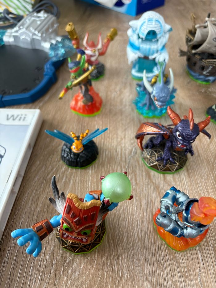 Lot de 18 figurines skylanders spyro’s adventure + jeu nintendo wii. - photo numéro 3