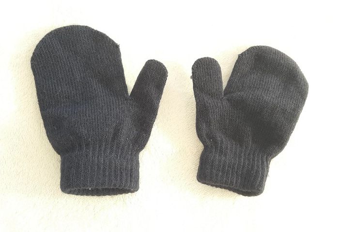 Moufle noir 6 mois à 2 ans