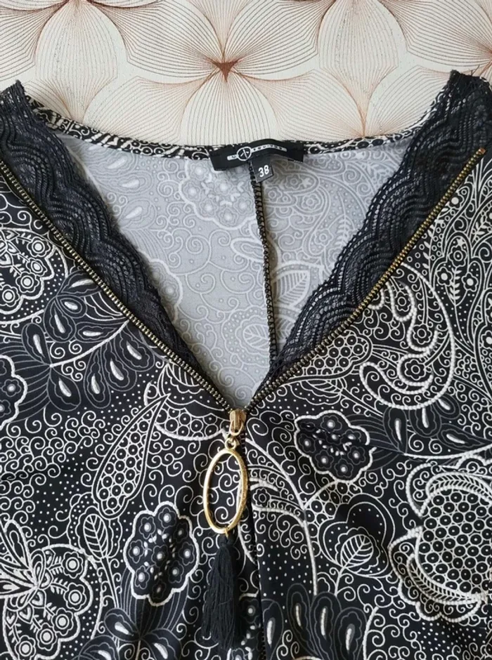 Robe  noire  et  blanche à  motif  floral  femme en  taille  38  en très  bon  état  y2k - photo numéro 4