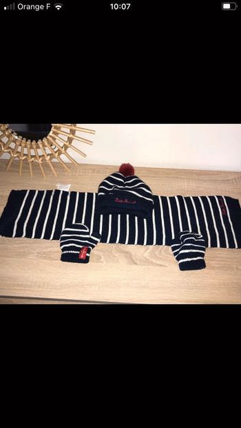 ensemble bonnet, écharpe et moufles Little marcel,