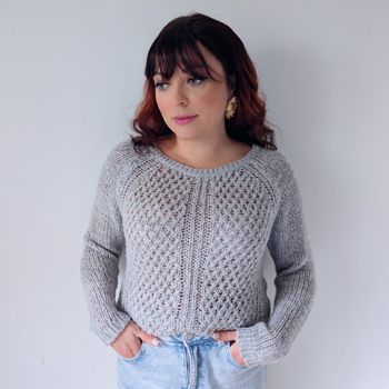 Pull ample gris argenté ajouré minimaliste tendance hiver printemps Taille 40 L 
Très bon état