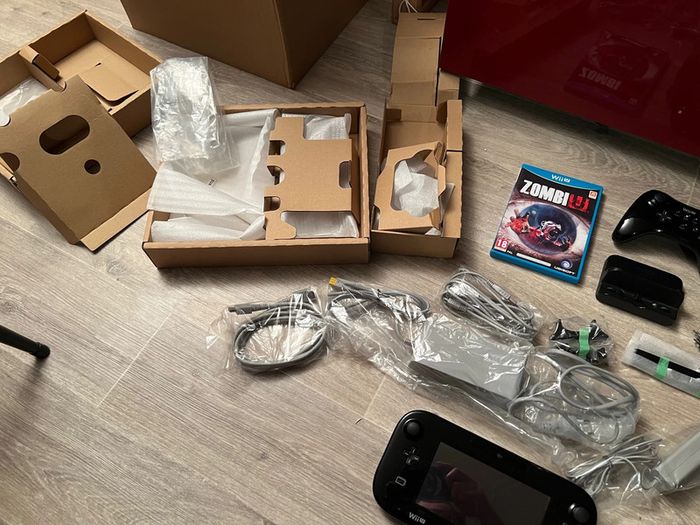 Console Wii U pack collector Zombi U en boite excellent état - photo numéro 2
