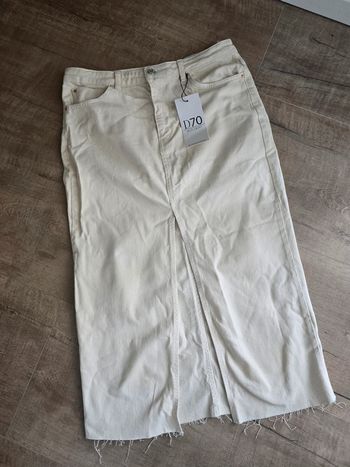 Belle jupe stradivarius neuve