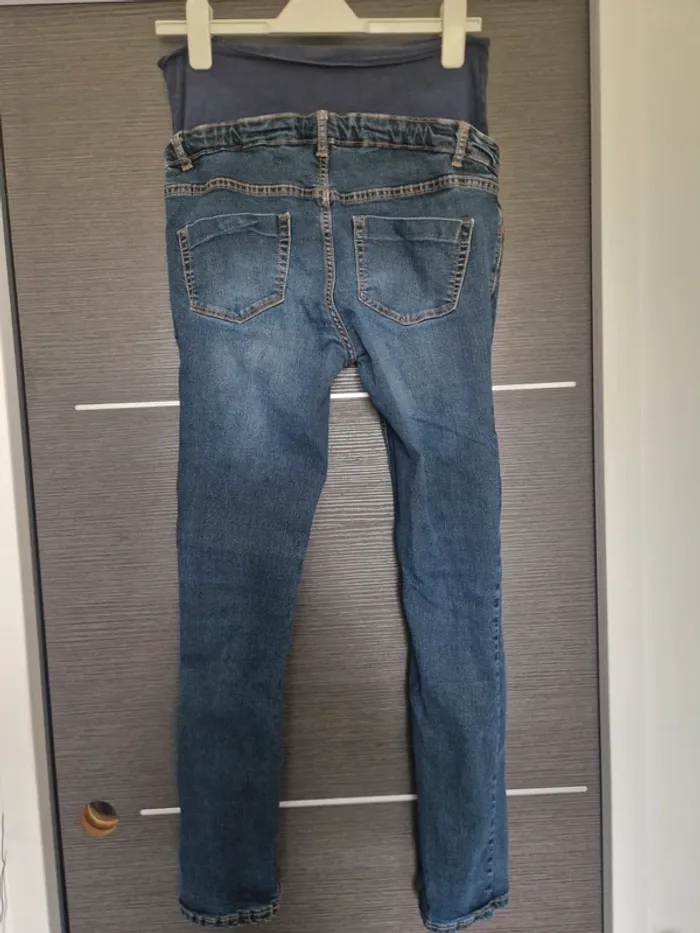 Jean Slim de maternité Kiabi taille 38 - photo numéro 2