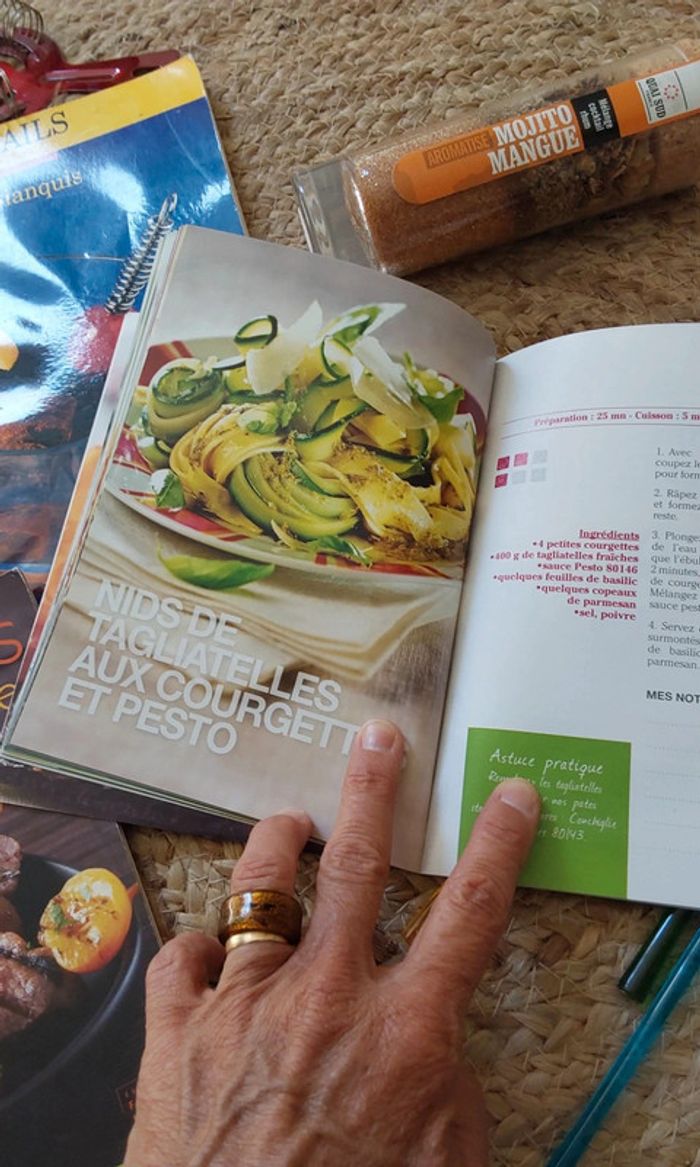 Lot de livres cuisine d été et cocktails 🍸 - photo numéro 8