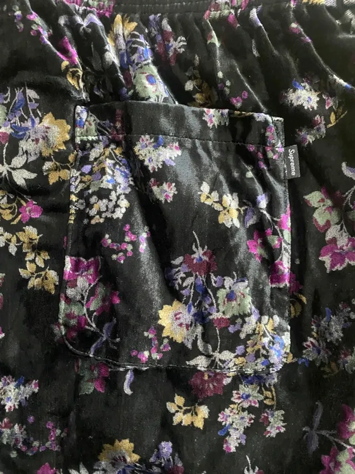 Very rare short supreme en velour floral - M - Neuf - photo numéro 8