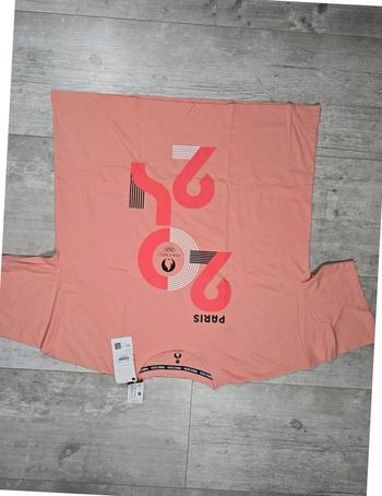 🌟 T-shirt corail officiel Jeux Olympiques Paris
2024 - Taille L 🌟