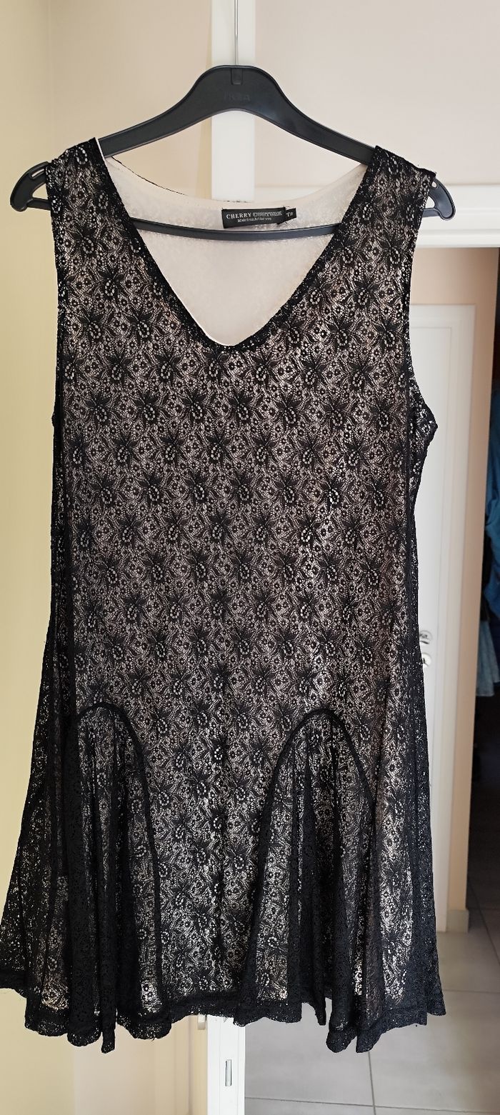 Robe sans manches en dentelle noire  taille 2Cherry