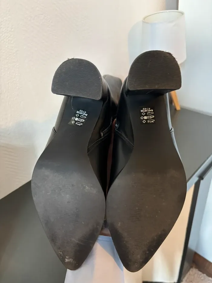 Bottes noires - photo numéro 3