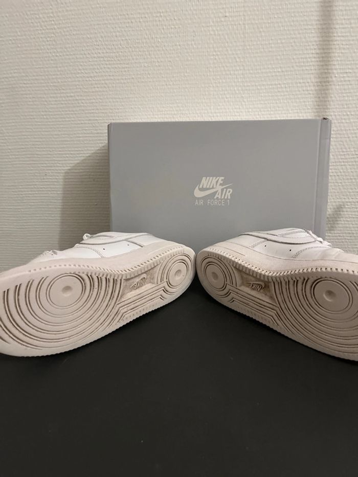 Baskets blanches Nike Air Force1 pointure 40.5 - photo numéro 5