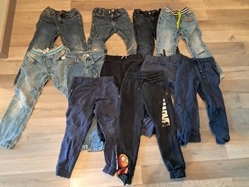 Lot jeans et joggings taille 5 ans