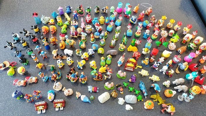 LOT DE 180 FIGURINES KINDER - PERSONNAGES, ANIMAUX, ETC - photo numéro 3