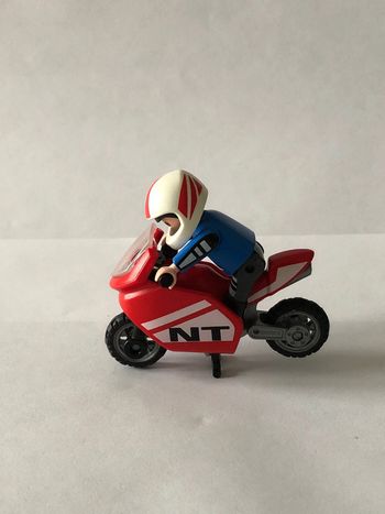 Figurine playmobil enfant + moto
