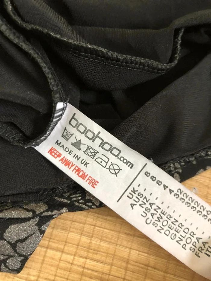 Robe noire et argentée mi longue Boohoo taille 36 jamais portée - photo numéro 15