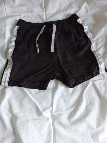 Short noir H&M 7ans