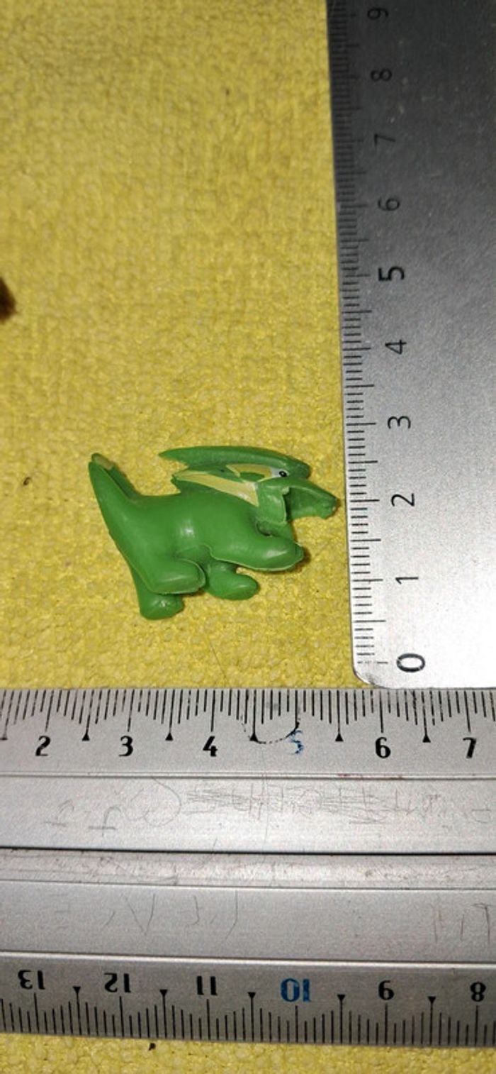 Pokemon figurine