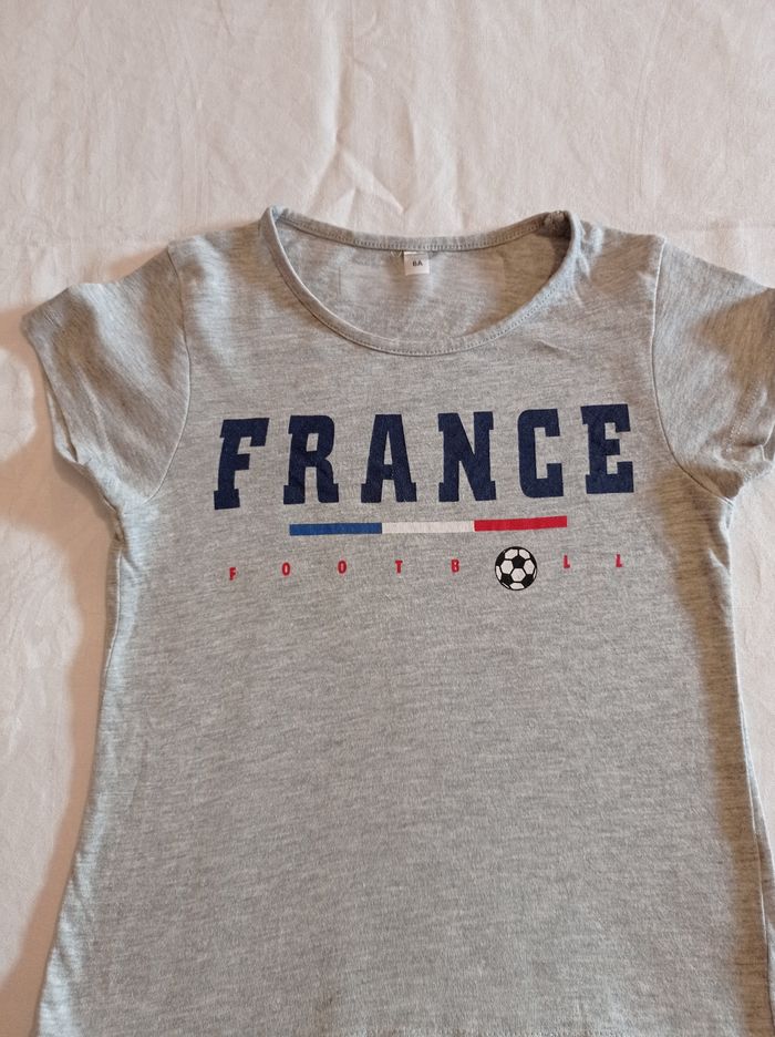 Polo pour garçon manche courte taille 6 ans couleur gris inscription France voir photos