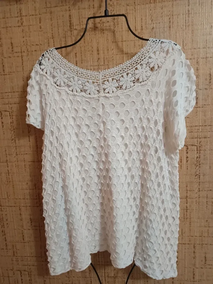Haut blanc ajouré fabriqué en Italie – Taille 2