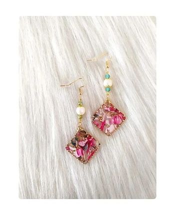 Boucles d'oreilles pendantes losange en résine acrylique avec perles