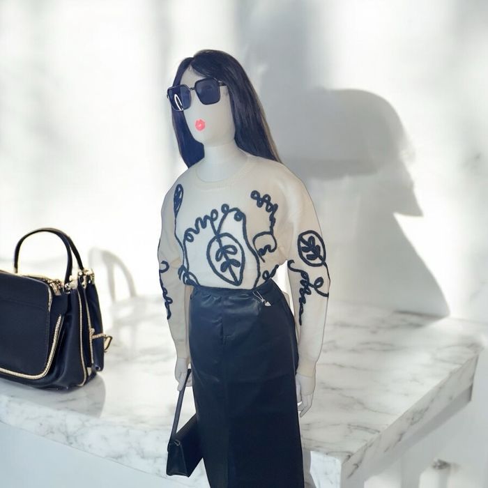 Pull  blanc avec detail noir