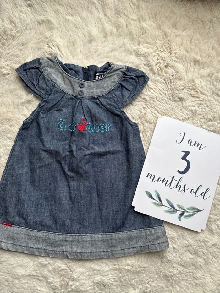 Robe en jeans tout compte fait à croquer 3 mois