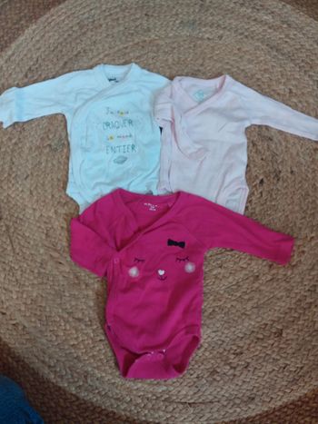 3 bodies 1mois Différente marque 0 mois