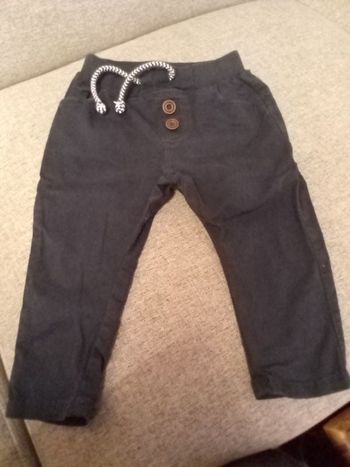 beau pantalon avec faux boutons 12 mois