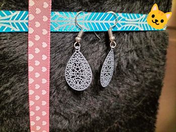 Boucles d'oreilles grise