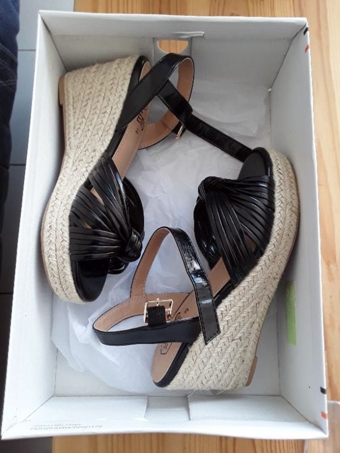 SANDALES A TALONS COMPENSES