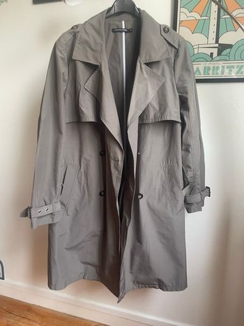 Trench imperméable gris avec ceinture