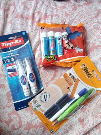 Lot de fournitures scolaires