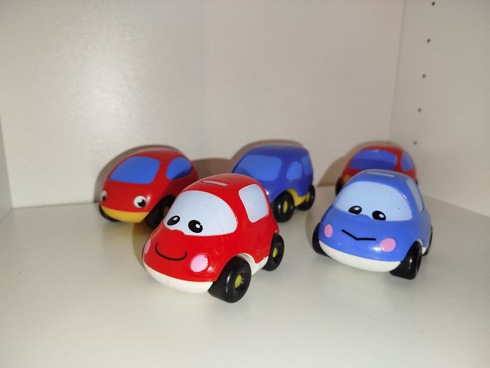 Lot petites voitures en plastique - photo numéro 2