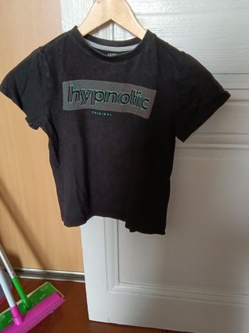 Tee-shirt Kiabi noir et multicolore