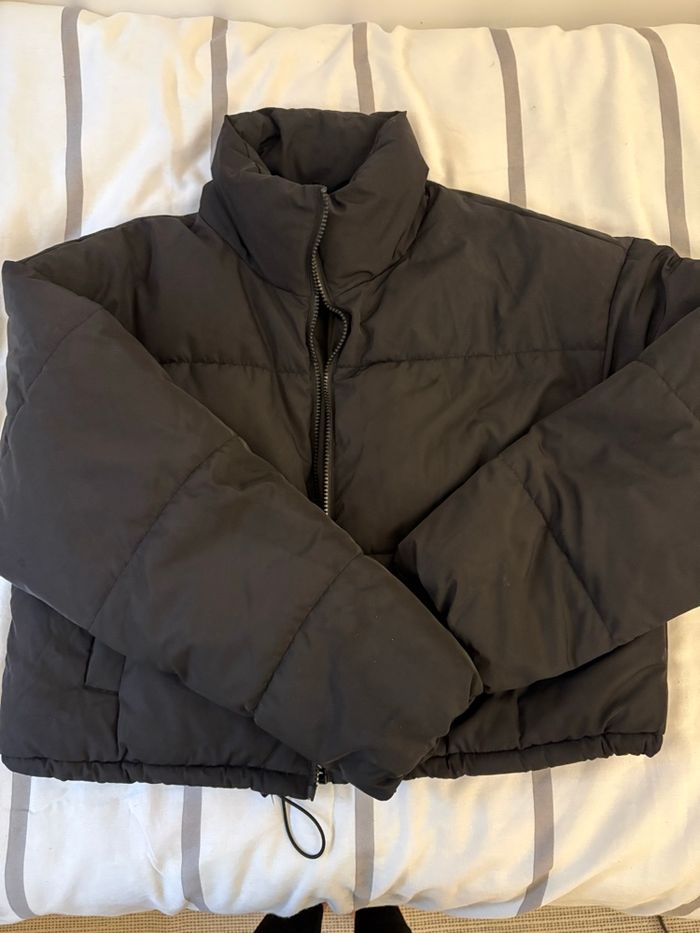 une doudoune noir basique