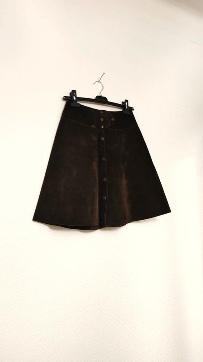 Magnifique mini-jupe en peau daim 100 % cuir bouton coupe trapèze - photo numéro 3