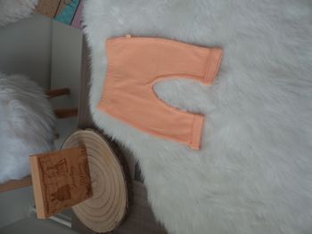 Jolie legging elastique cotelé orange abricot zeeman bébé fille 56cm