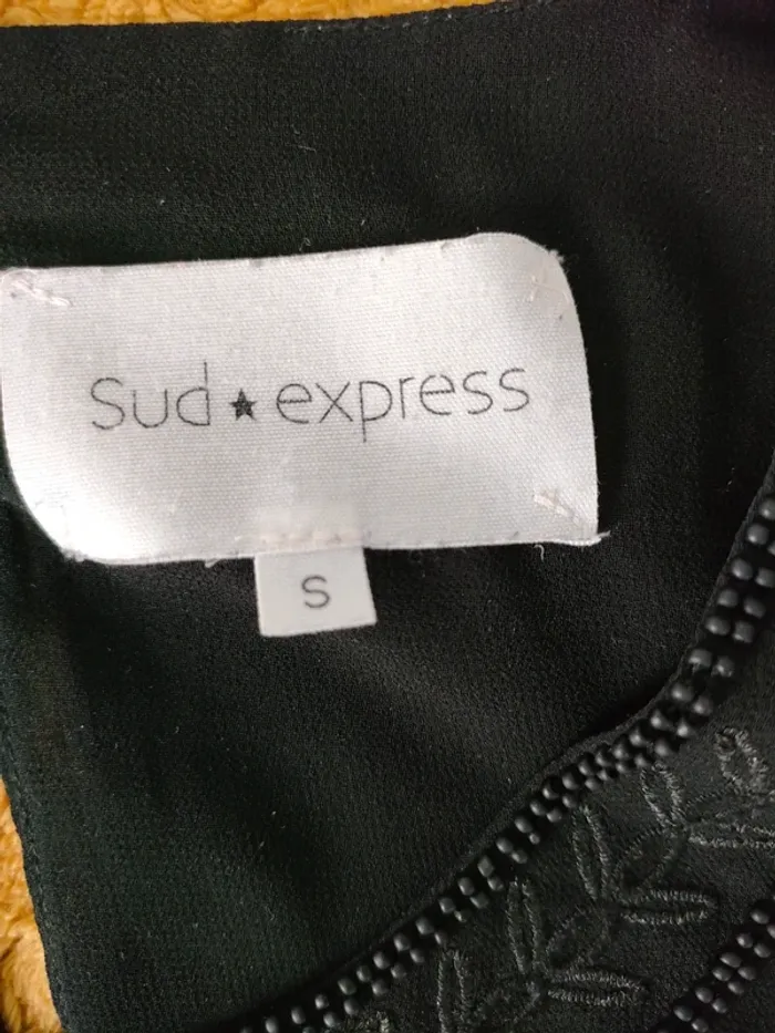 Top noir sud express - photo numéro 3