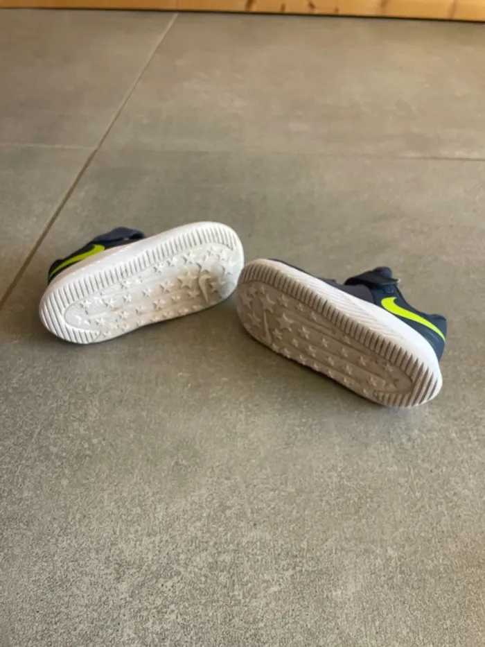 Chaussures / Baskets Nike T.21 - photo numéro 4