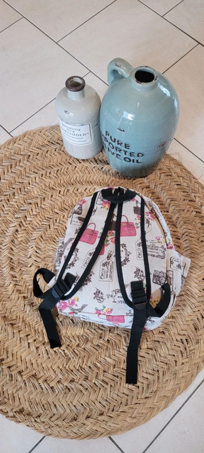 Joli sac à dos la tour Eiffel Parfait état - photo numéro 4