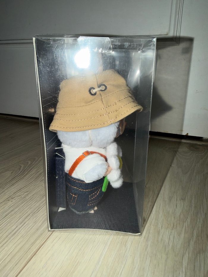 Labubu fall in wild - photo numéro 4