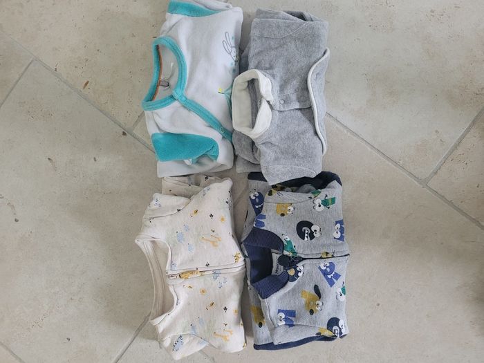 Lot 4 pyjamas
